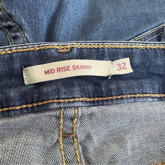 Dark Indigo Levi’s Women's mid-rise skinny Jeans - Picture 6 of 9